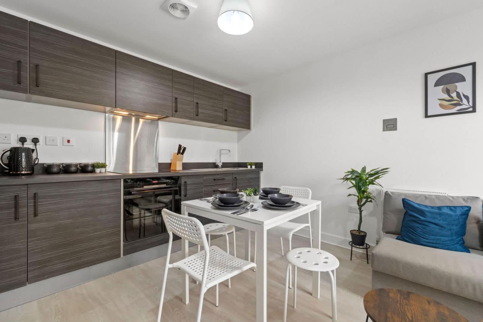 Modern 2-bed House 10-min To Centre *